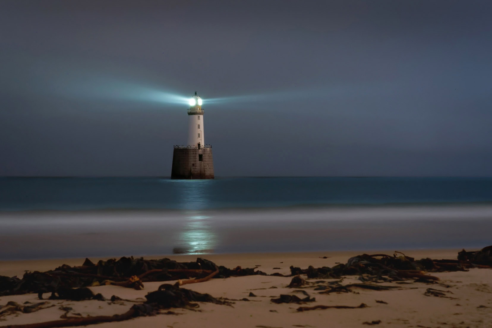 Rattray-Head-Lighthouse,-night-shot 