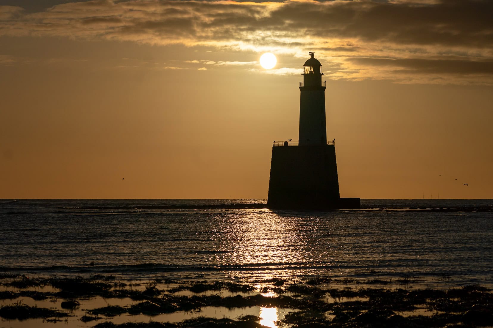 Rattray-Head-Lighthouse-silhouette