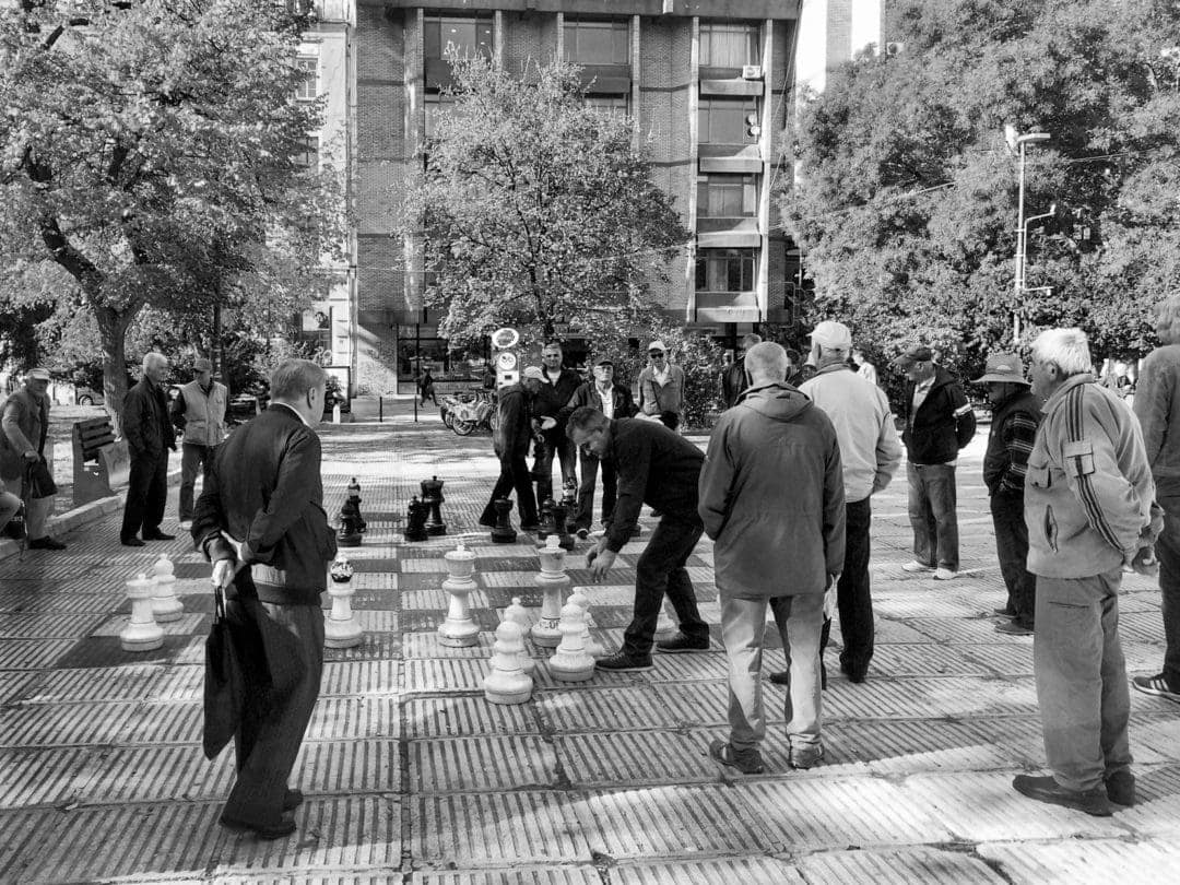 Men-playing-chess-in-Sarajevo