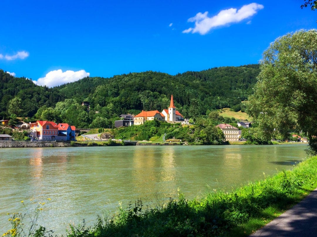 Danube-cycle-path-near-Ardagger with view of Danube