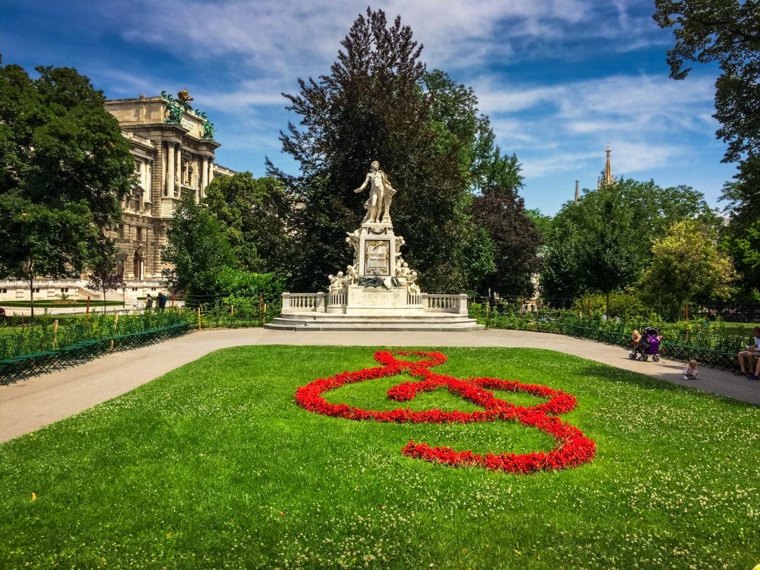 Mozart-Statue-in-Vienna