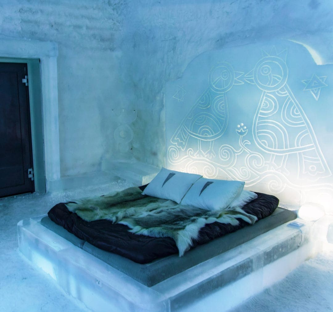 ice bedroom decorated with chicken art