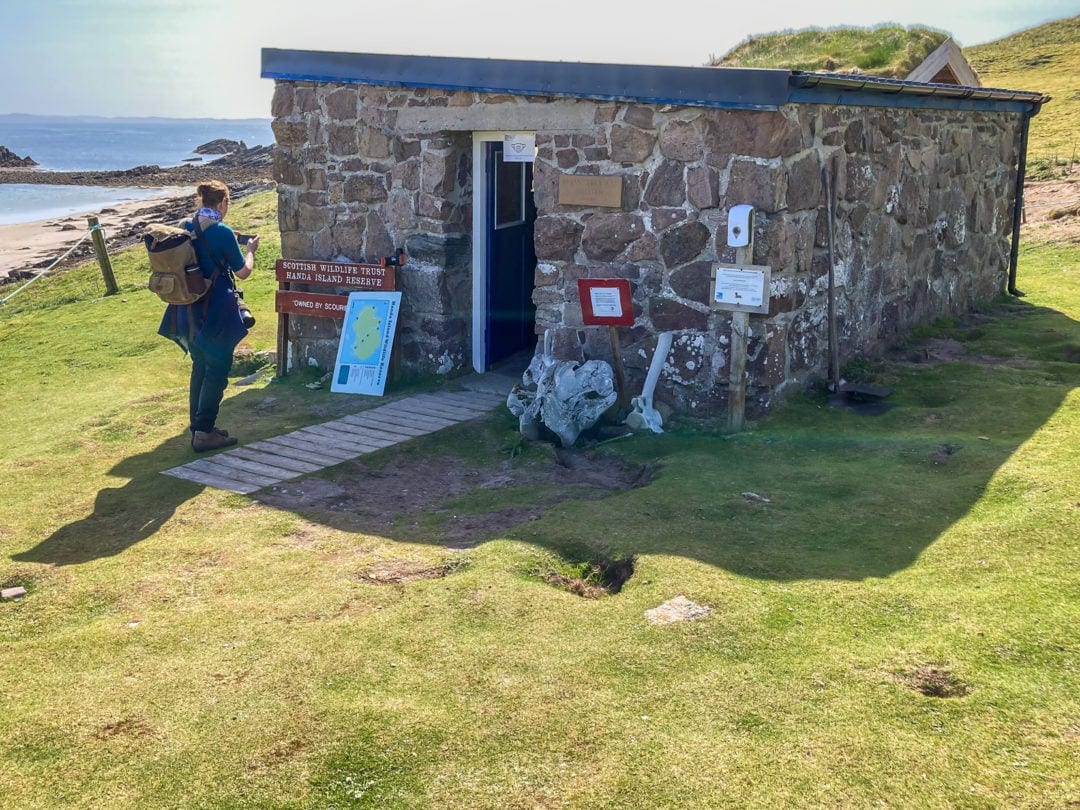 Handa-Island info centre, a small stone hut 