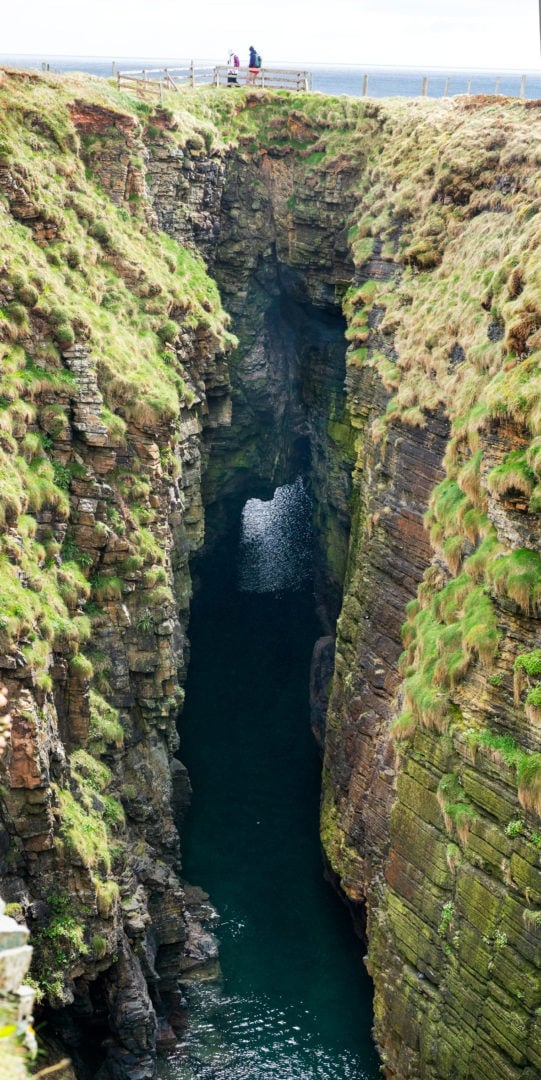 The-Gloup,-Orkney high drop in cliff with a hole in the bottom