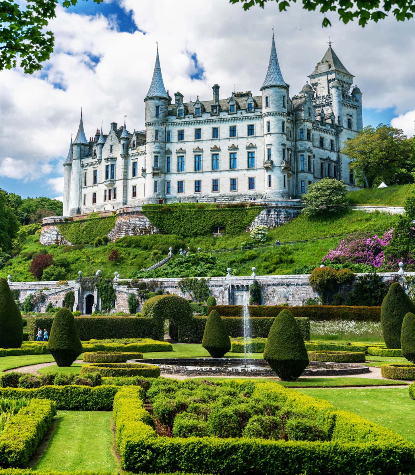 Dunrobin-Castle-a stop Orkney-and-Scottish-highlands-tour