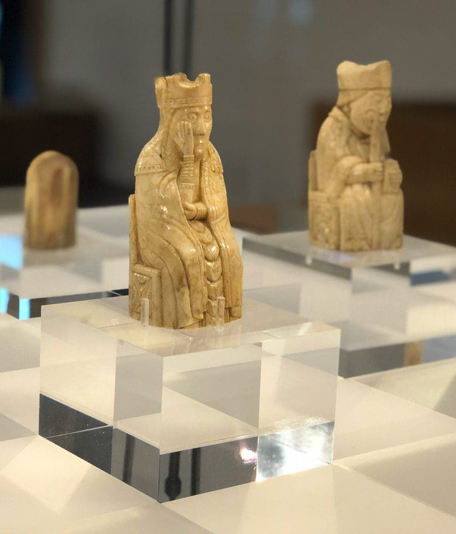 Lewis-chessmen-in-cabinet in museum