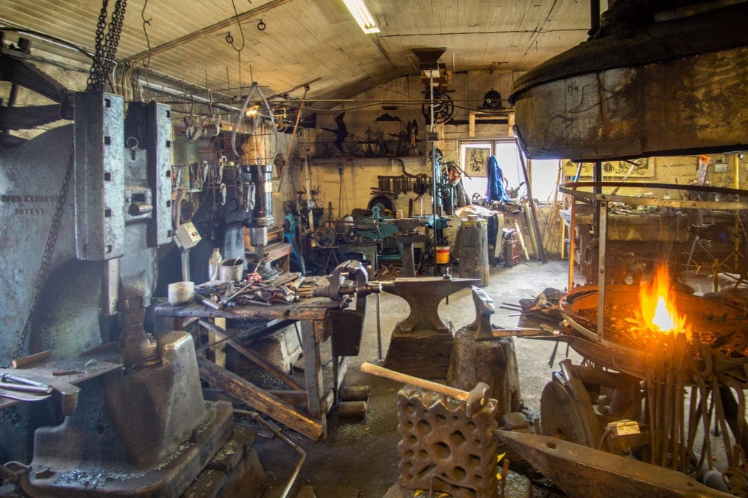 Lofoten-road-trip_Sund-welding-workshop