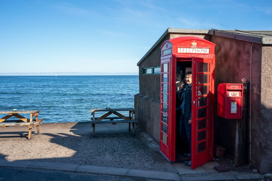 Red-telephone-box-in-Pennan