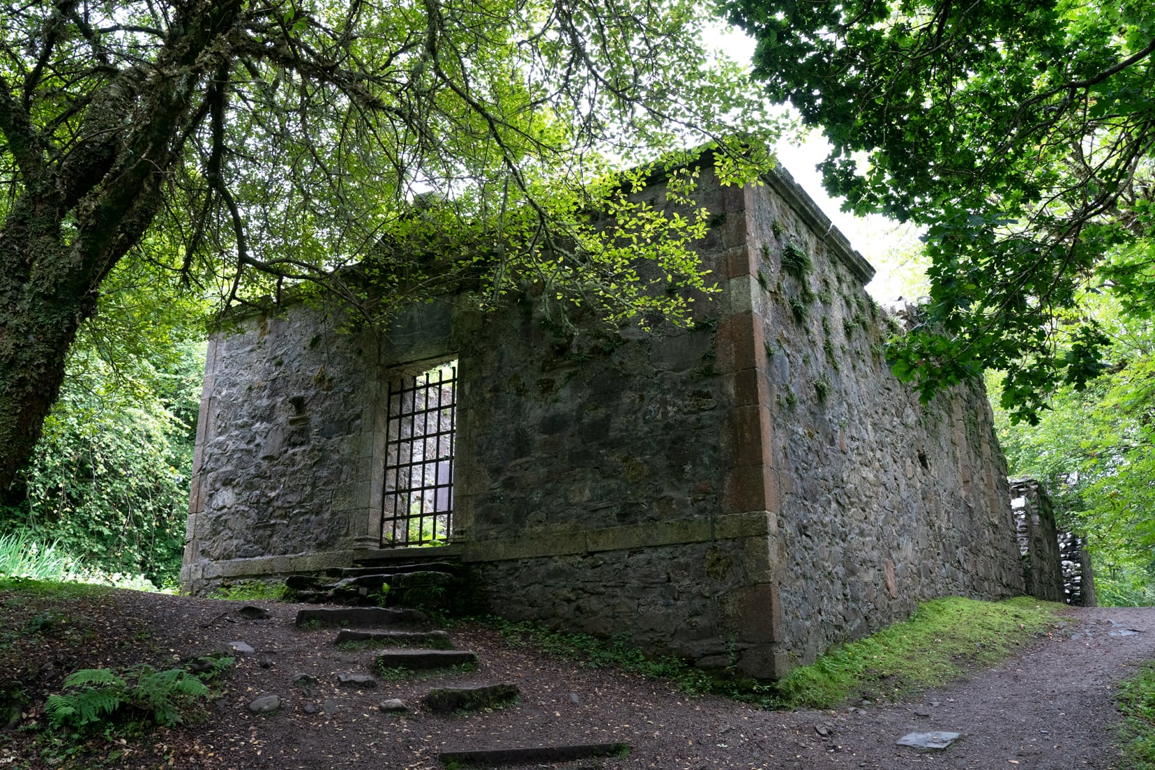 Dunstaffnage Castle Chapel and graveyard