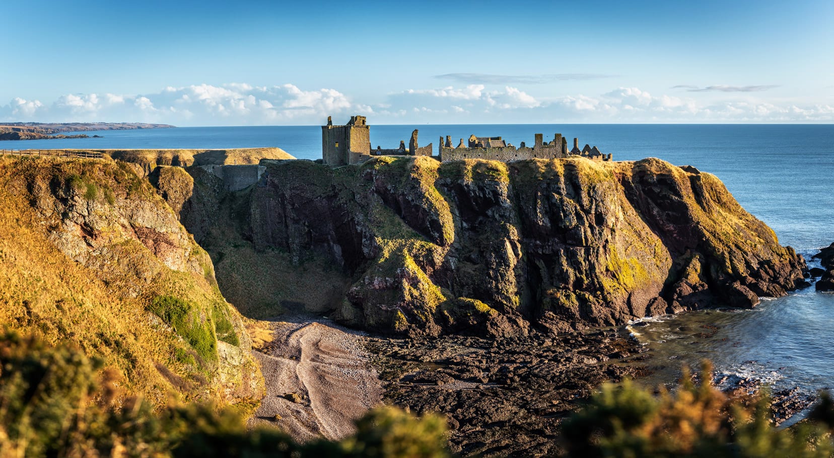 Scotland Castle tours Dunnottar-Castle-Pano