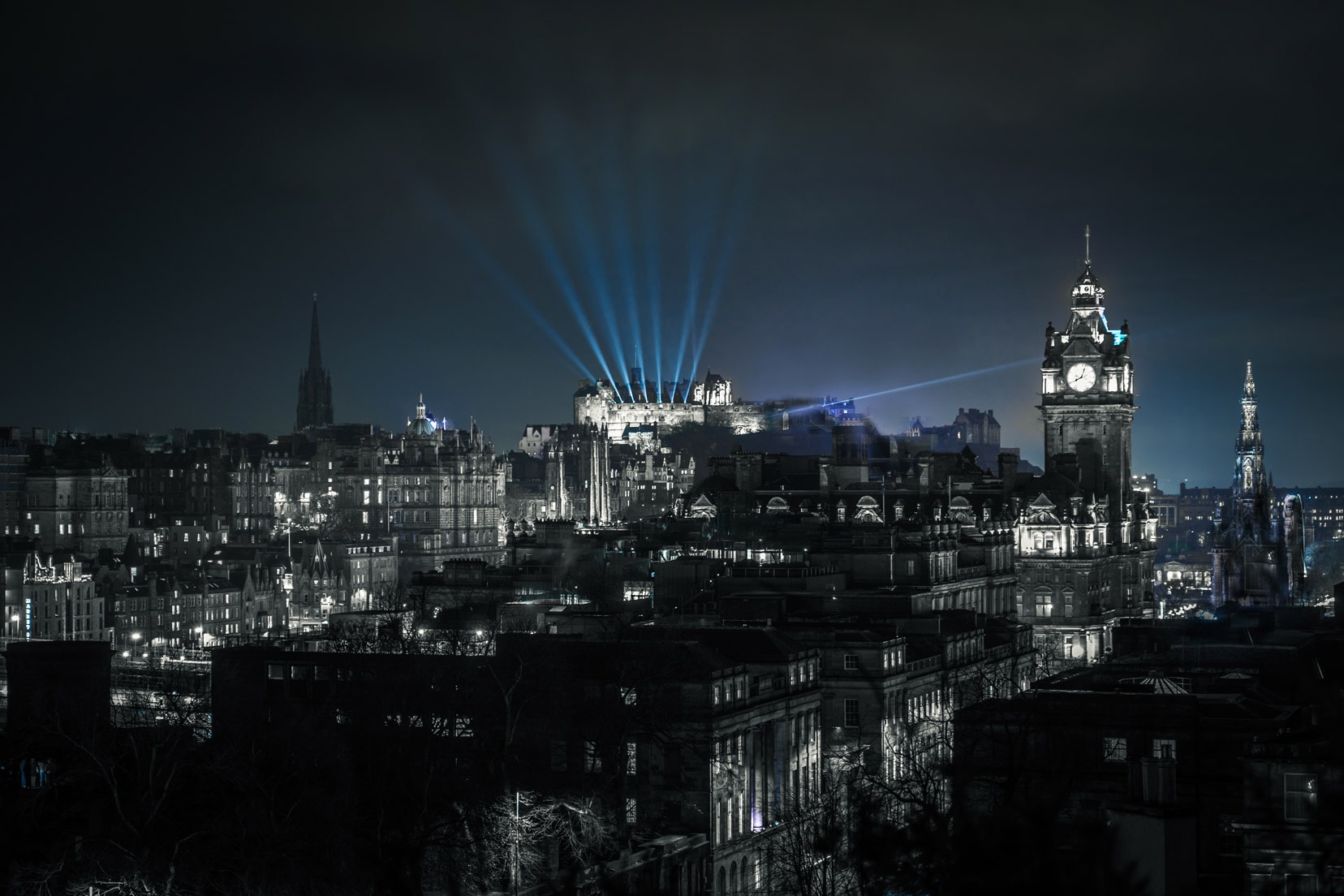 Scotalnd Castle Tours - Edinnburgh Castle lit up at night over the Christmas period