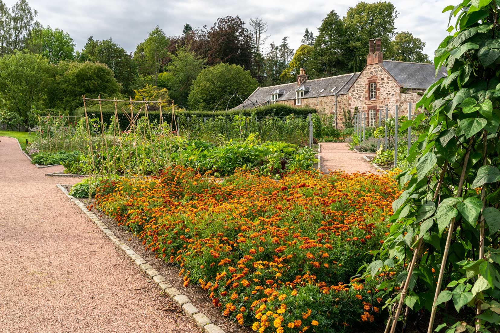 Fyvie-Castle-gardens