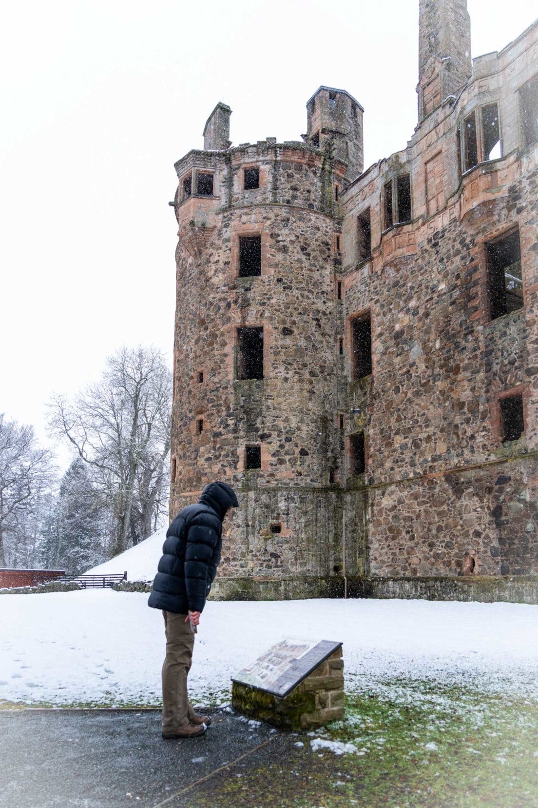 Huntly-Castle-frontage in the snow