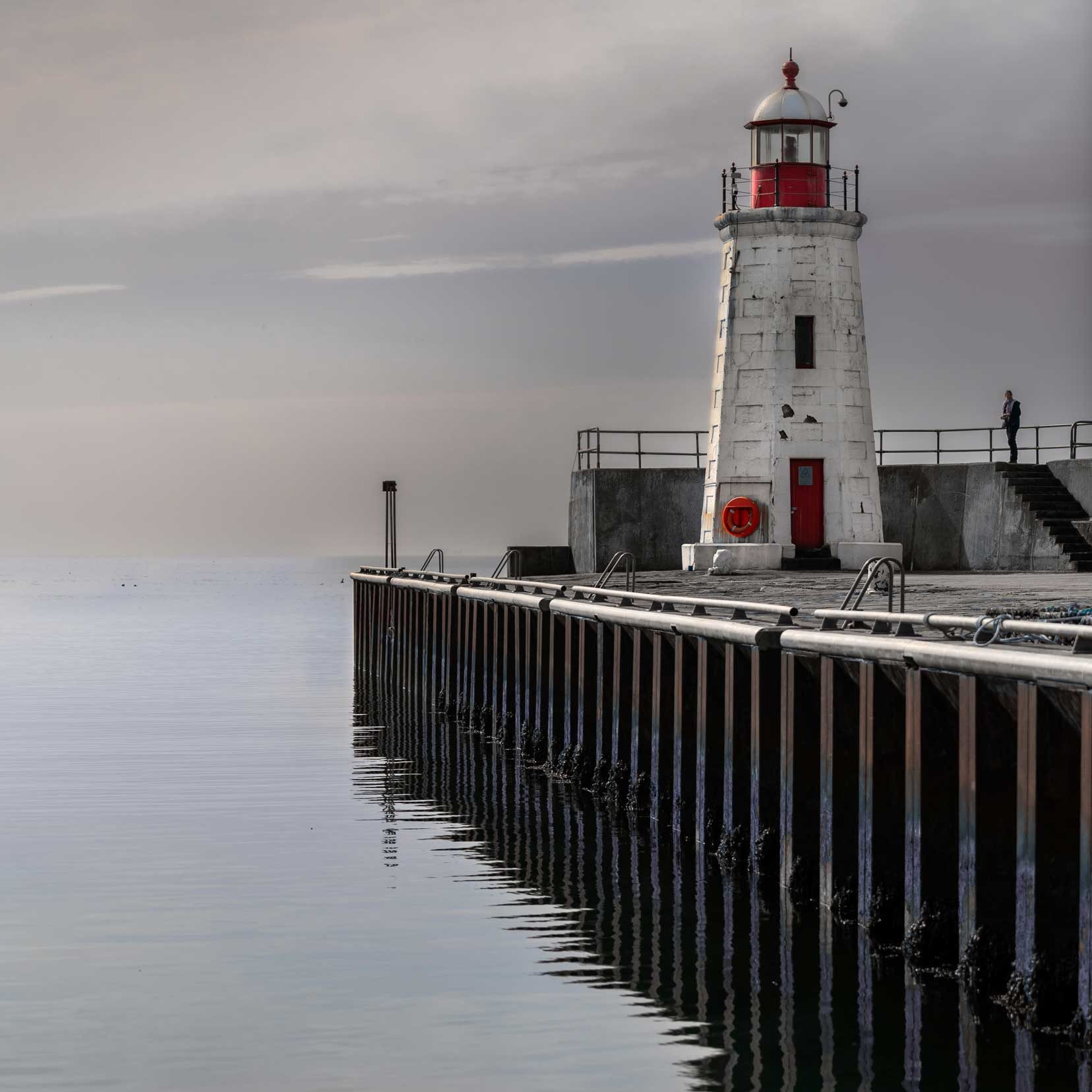 Lybster-lighthouse,-Scotland with a leading line of the pier