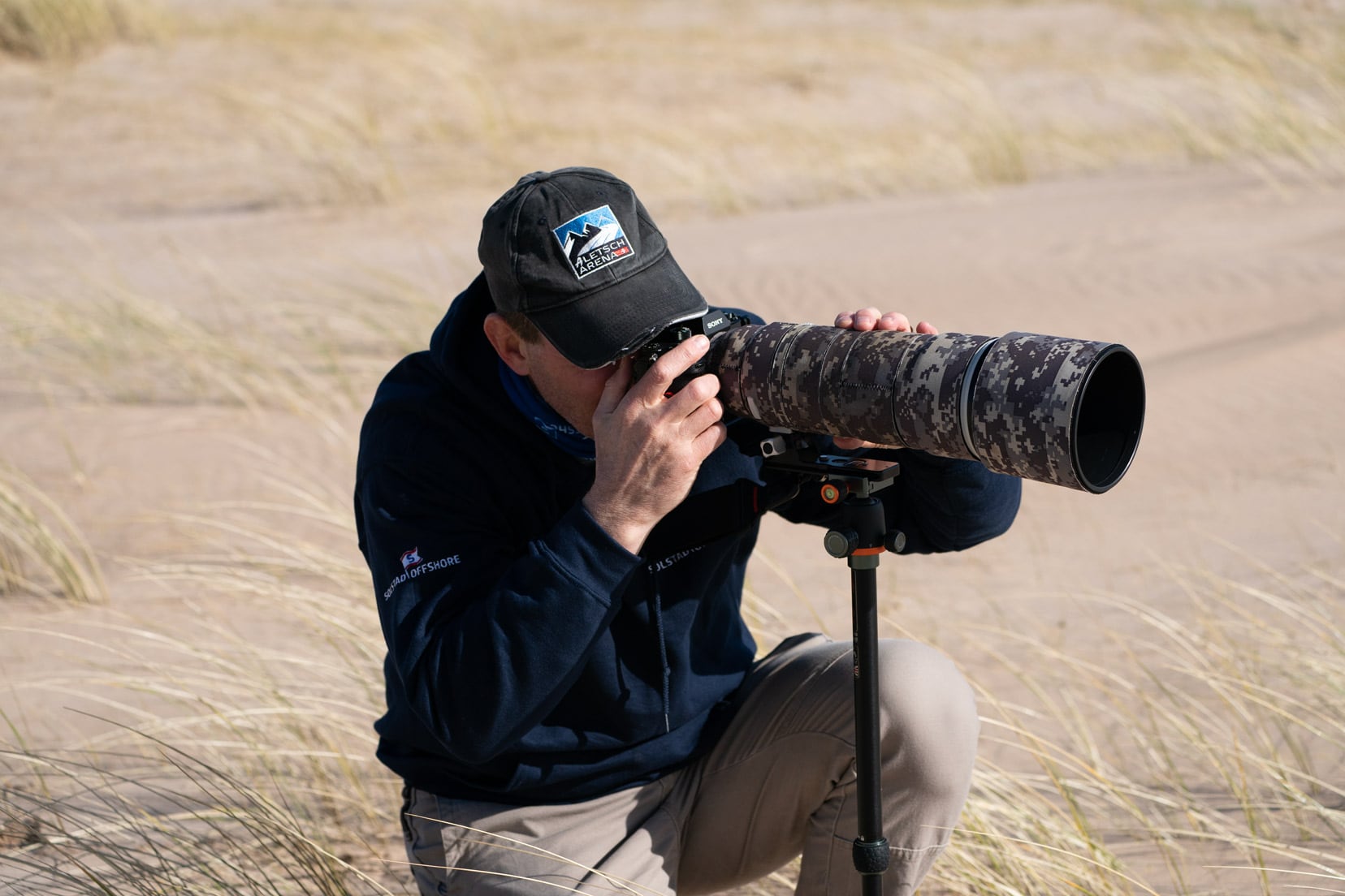 Lars-and-sony-Camera in a monopod