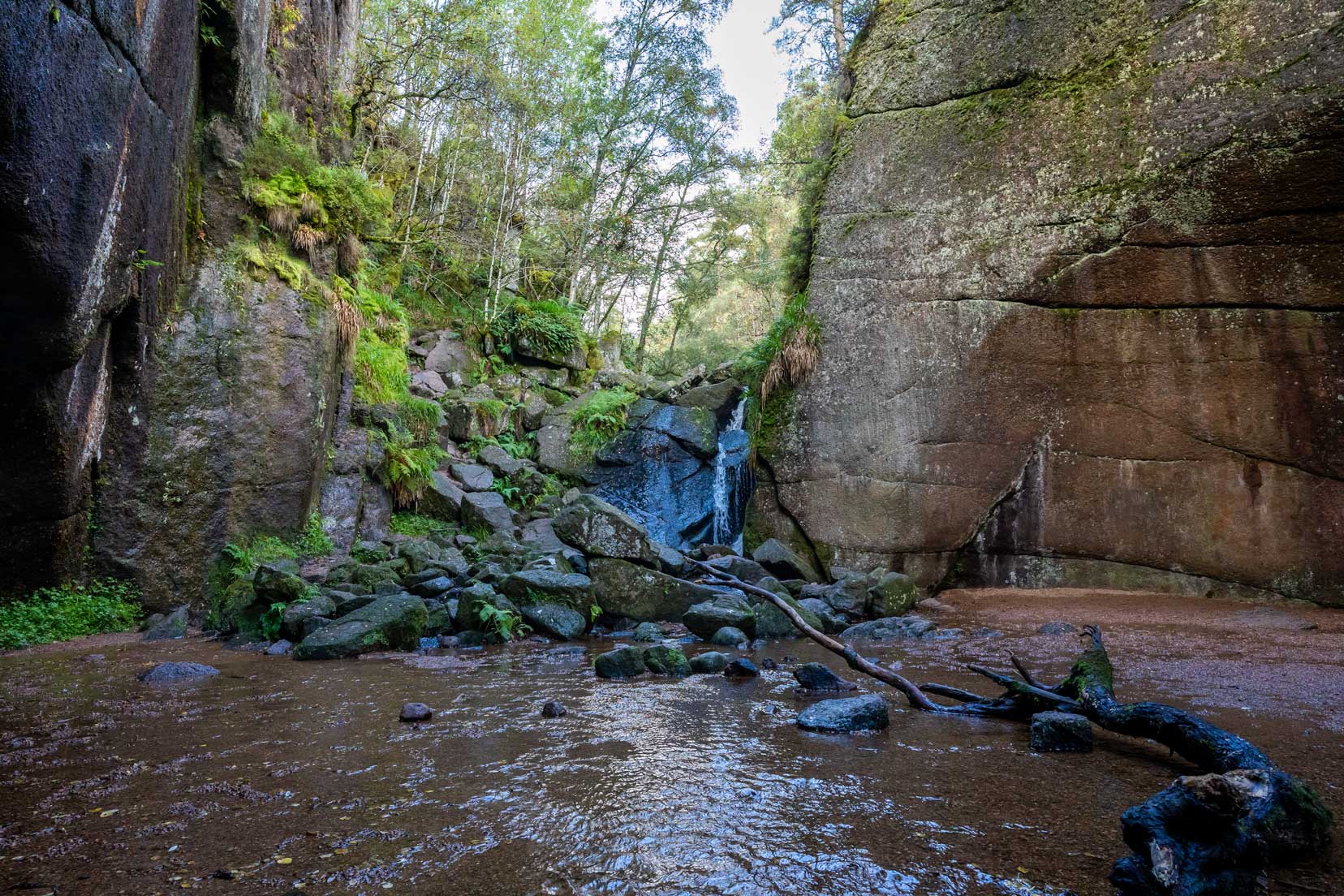 Muir-of-Dinnet  Burn o vat at ground level with water running down the rock walls