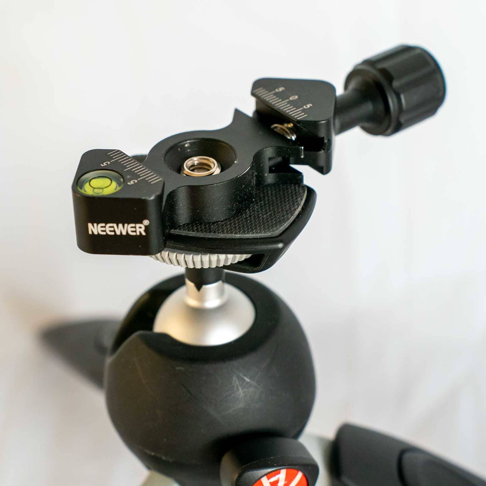 Neewer-quick release clamp for tripod head mini fish bone style