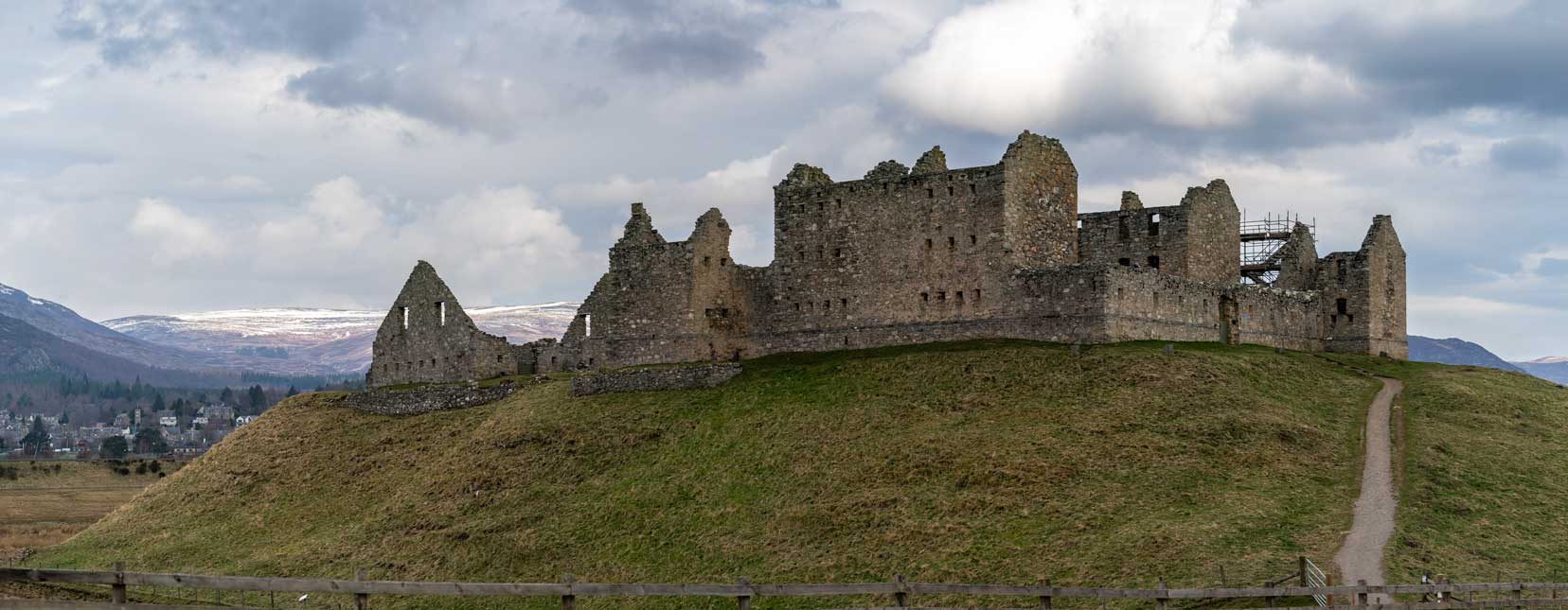 Ruthven Barracks sited on a hill