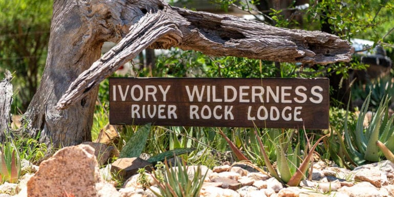 Ivory-wilderness-lodge-signage