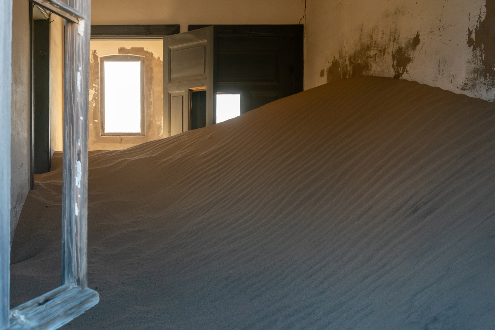 Kolmanskop room filled with sand 