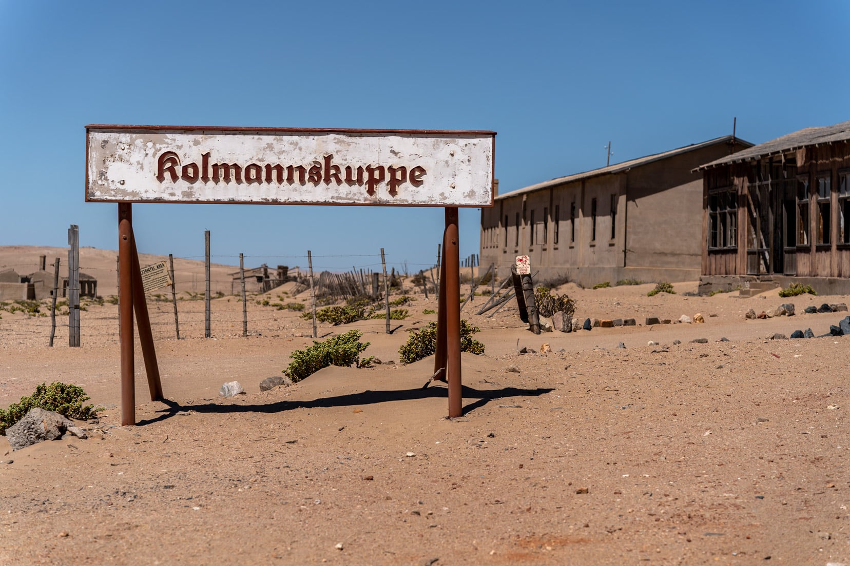 Kolmanskop Ghost Townkolmanskop-town-sign