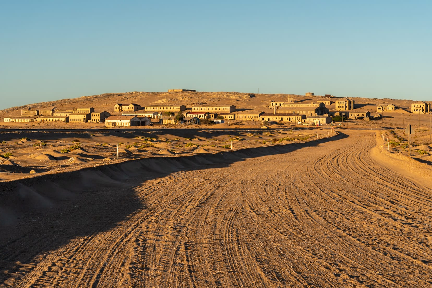 kolmanskop-as seen from-the-road