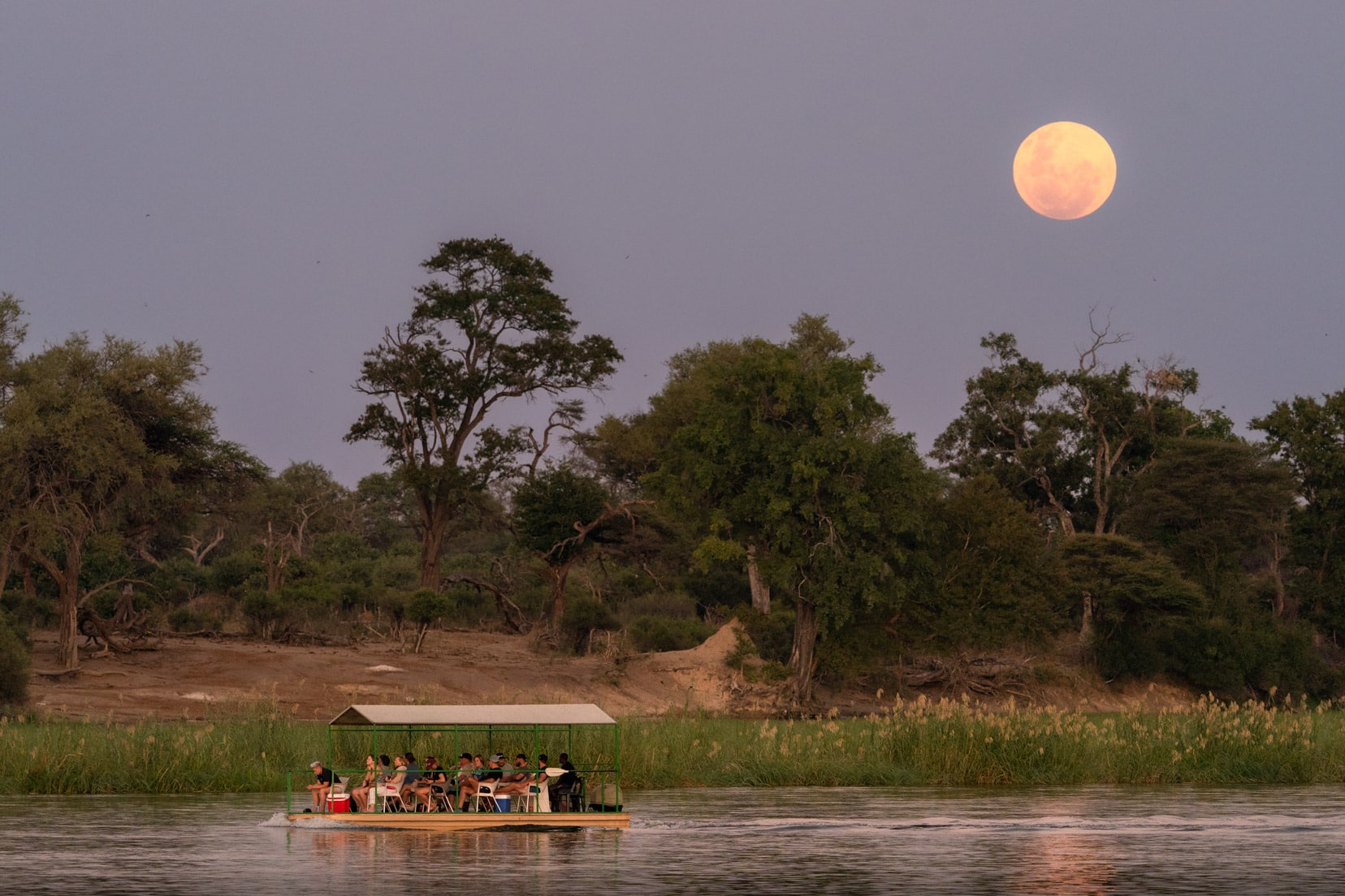 river-cruise-and-moon