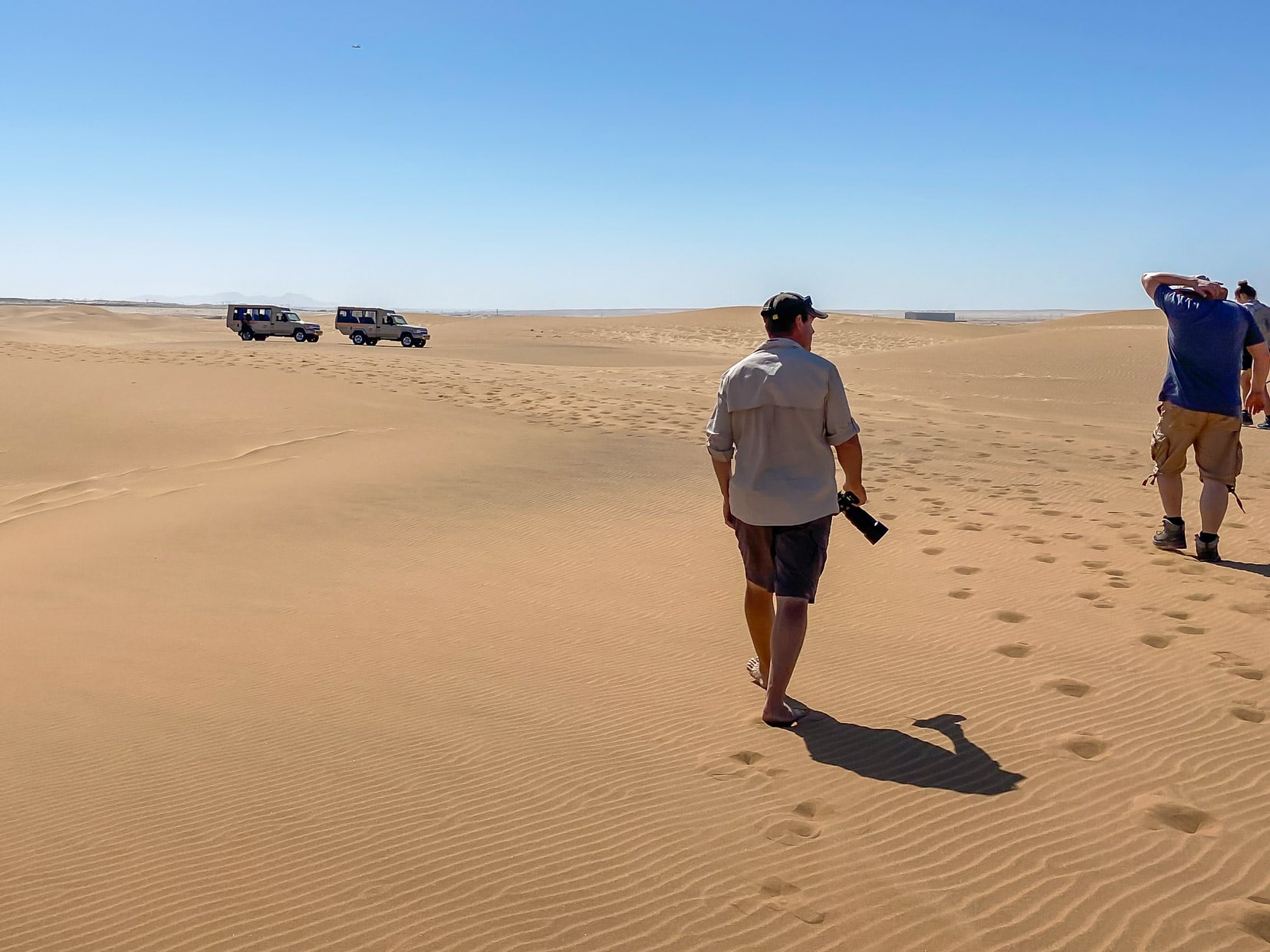 walking-in-the-desert-with-group