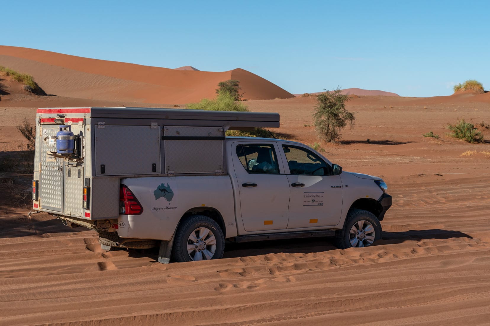 4x4 parked in soft desert red sand