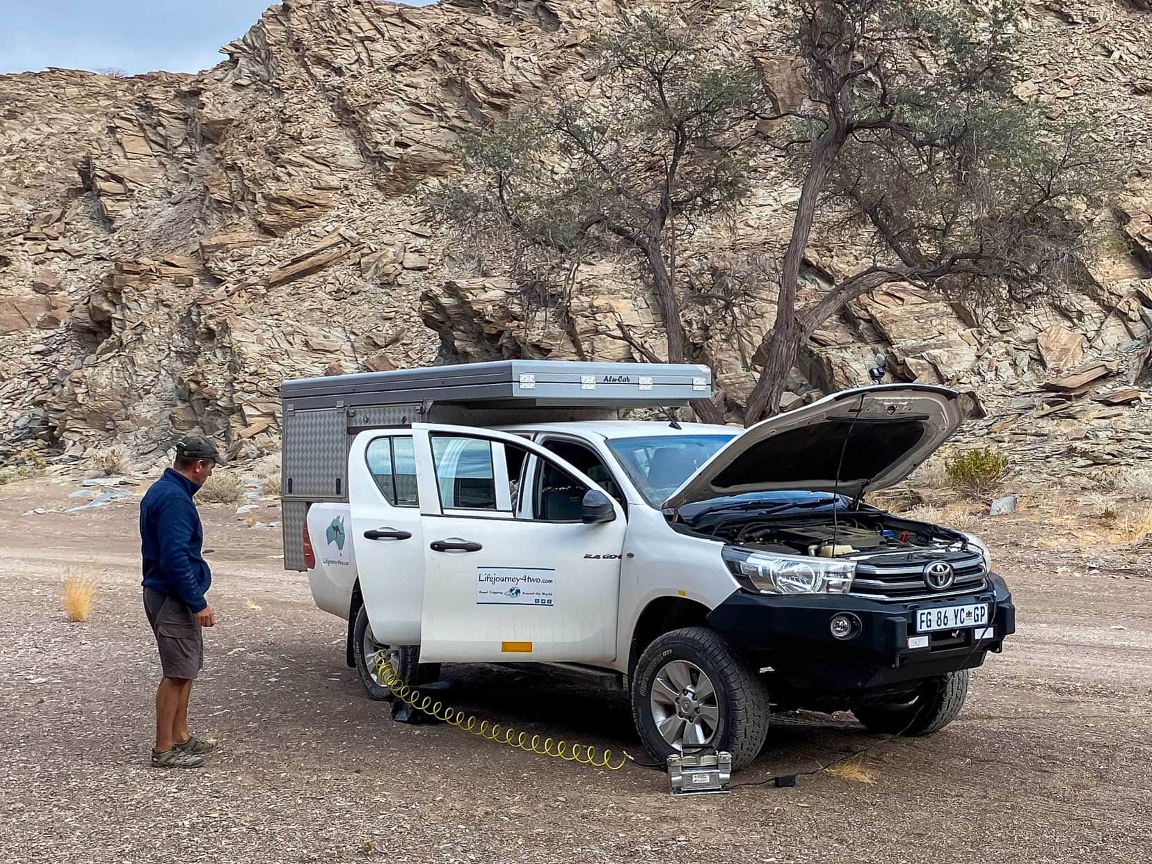 Using-the-air-compressor-to-pump-up-the-hilux-4x4-tyres with the bonnet up