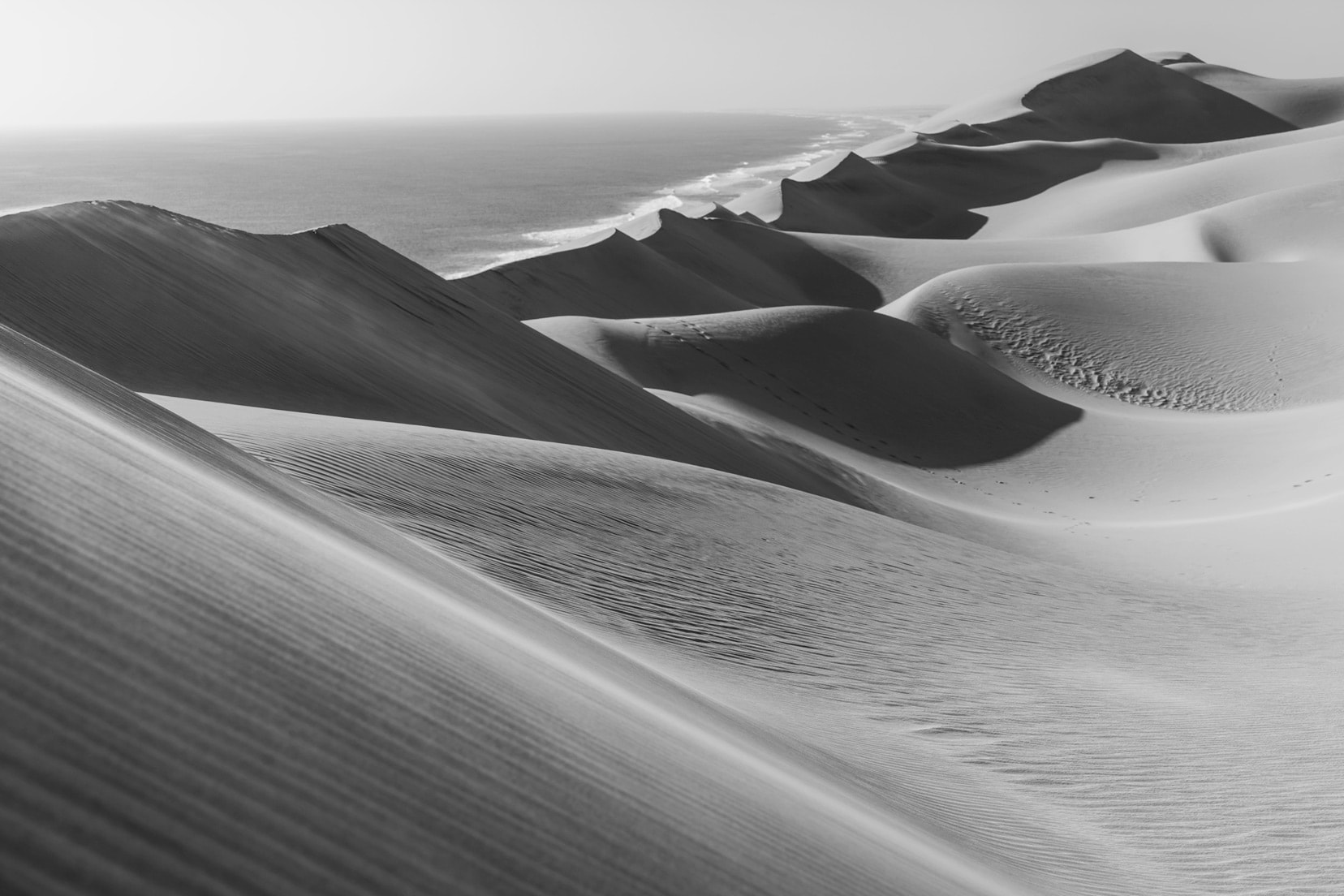 sand-dunes-in-a black-and-white image 