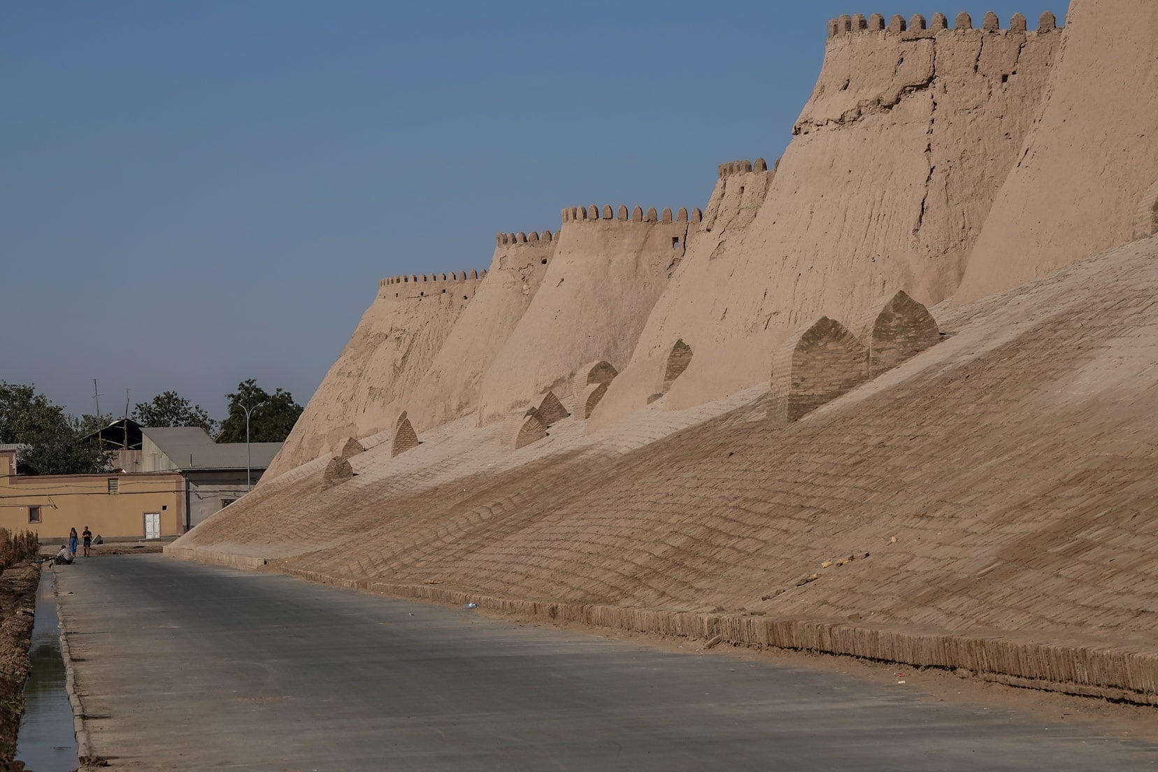 Itchan-Kala-earthen-walls