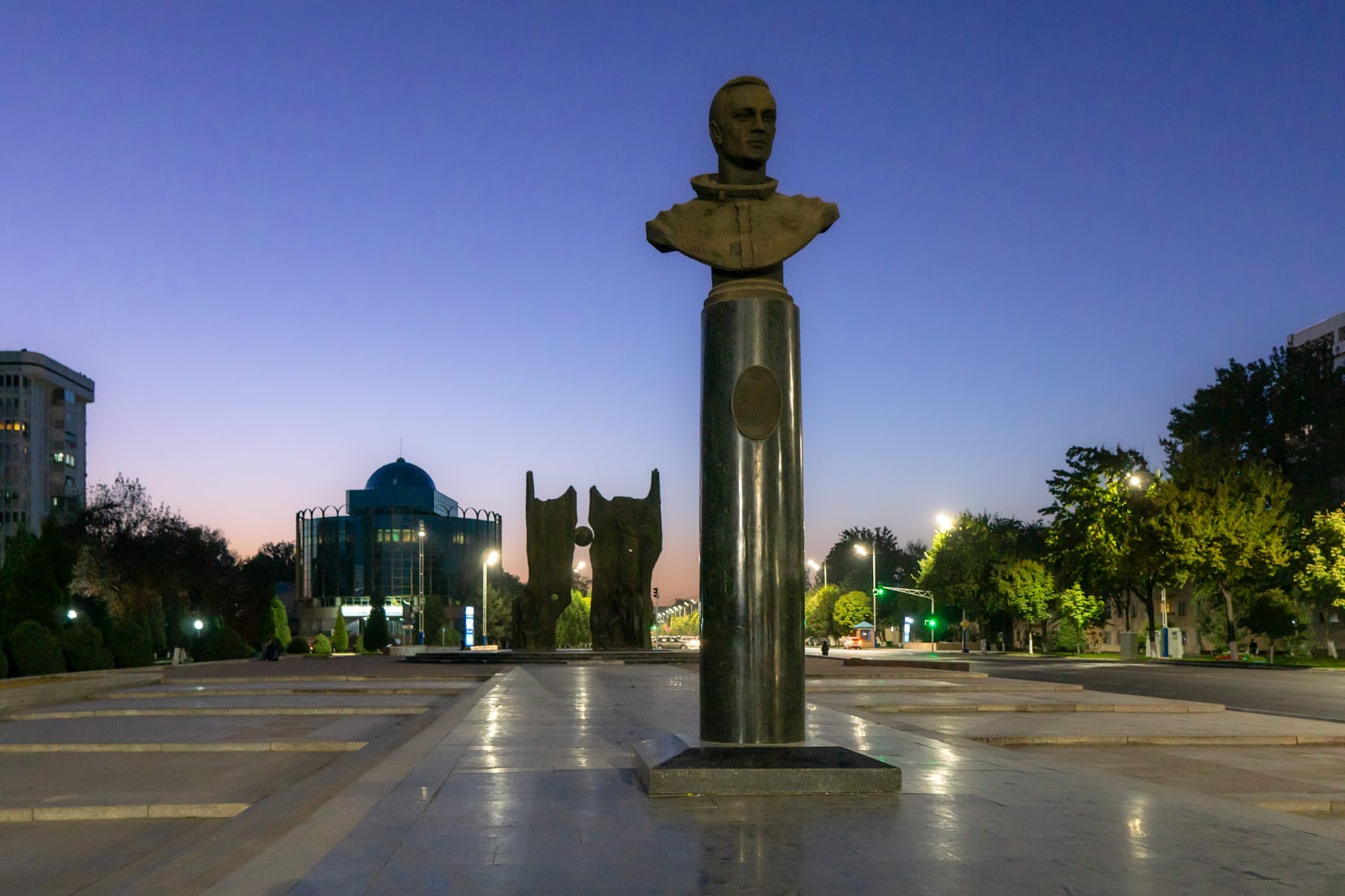Park statues and monuments in Tashkent