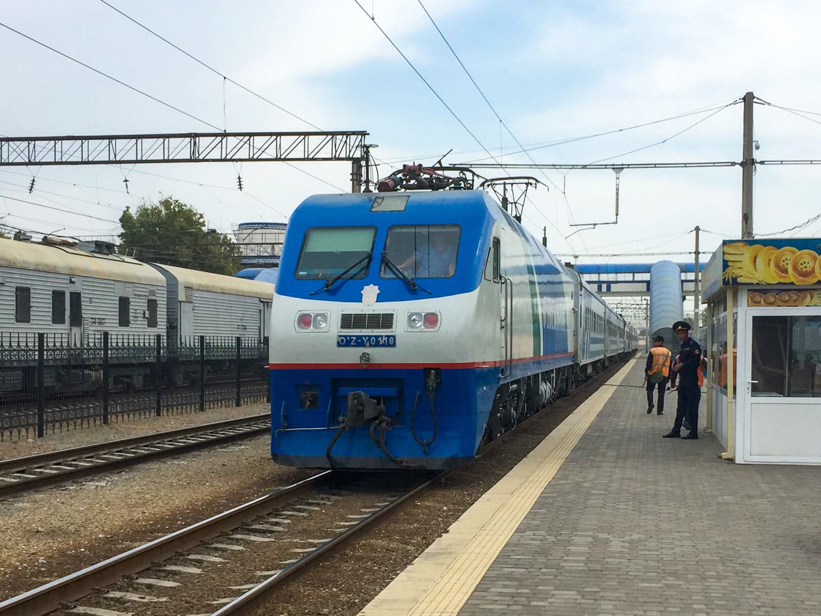 Standard-style-Uzbek-train