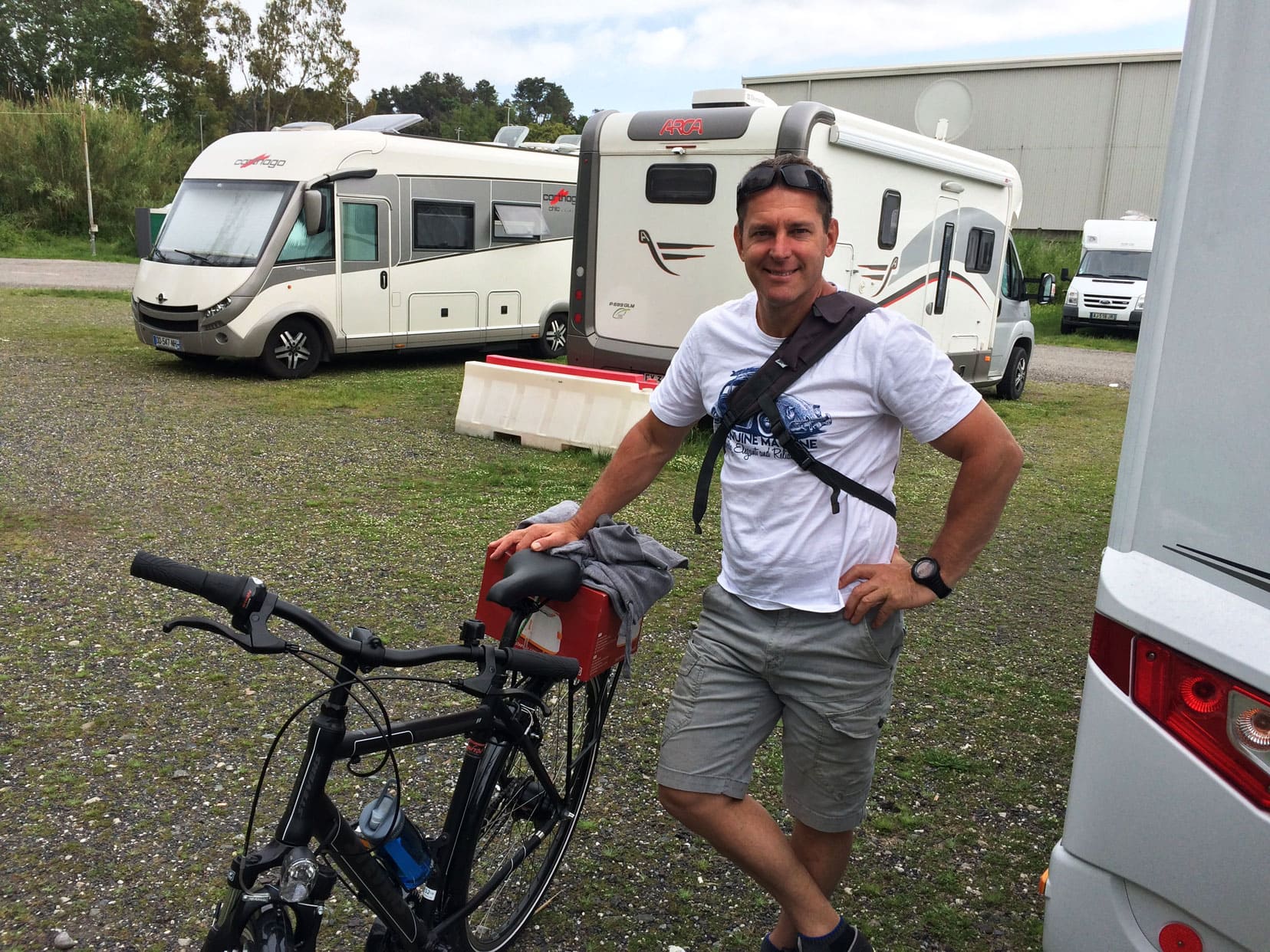 Lars with his bike by the camper