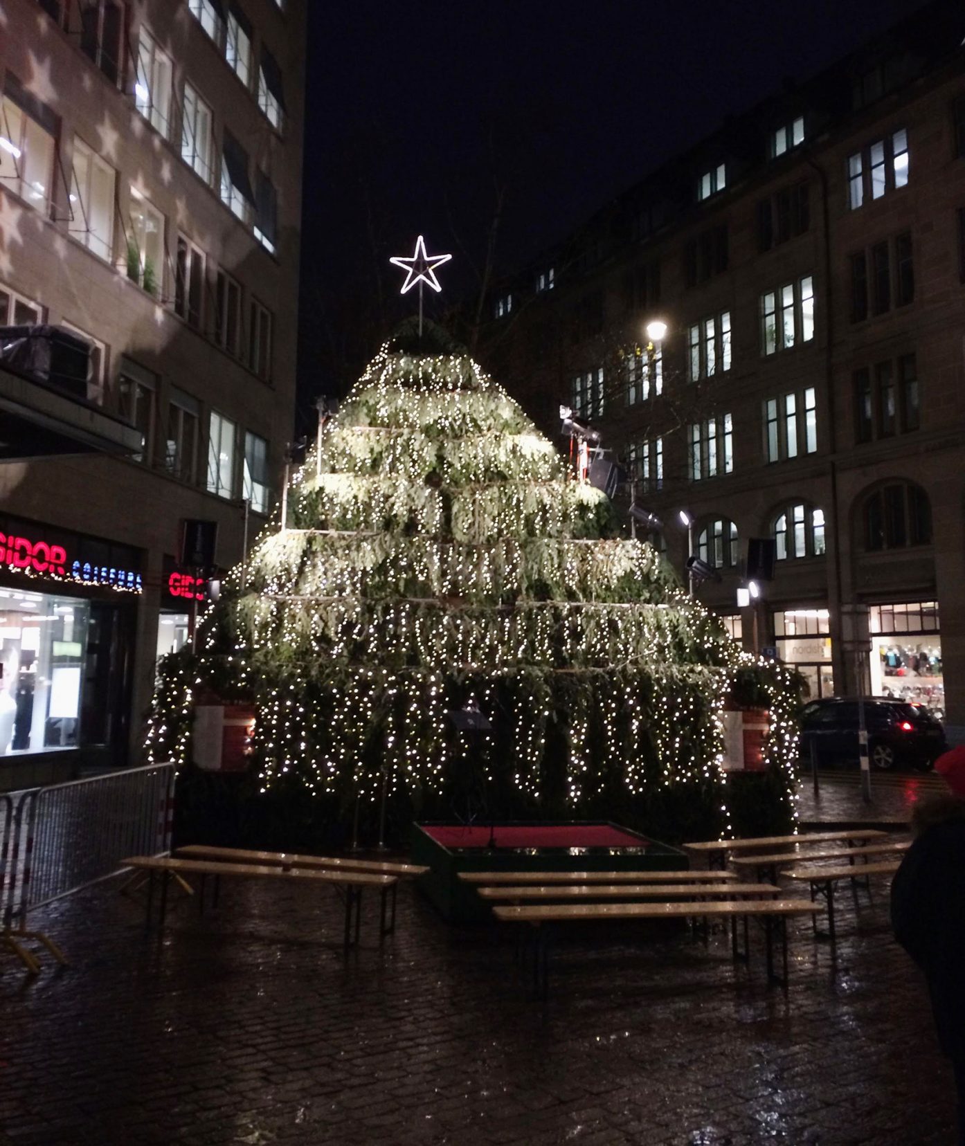 Zurich-Christmas-Markets-Singing-christmas-tree
