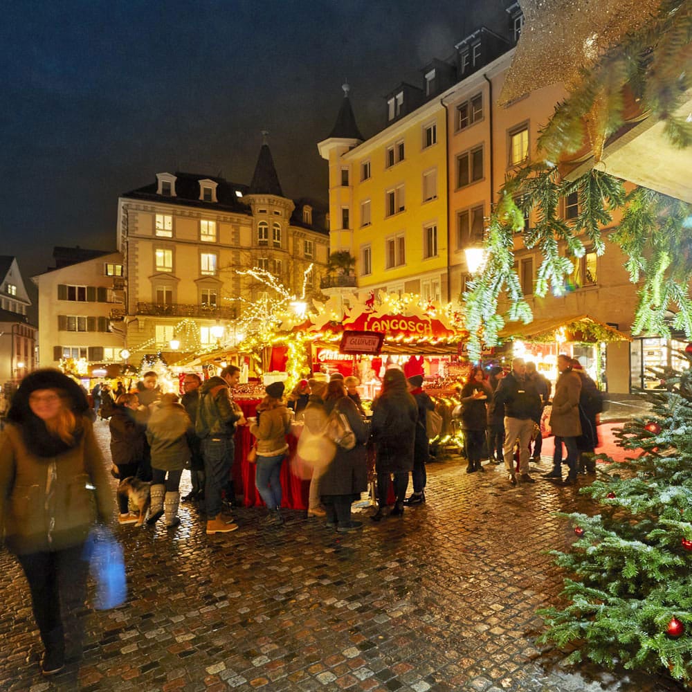 Dorfli-Christmas-Market stalls and people at night