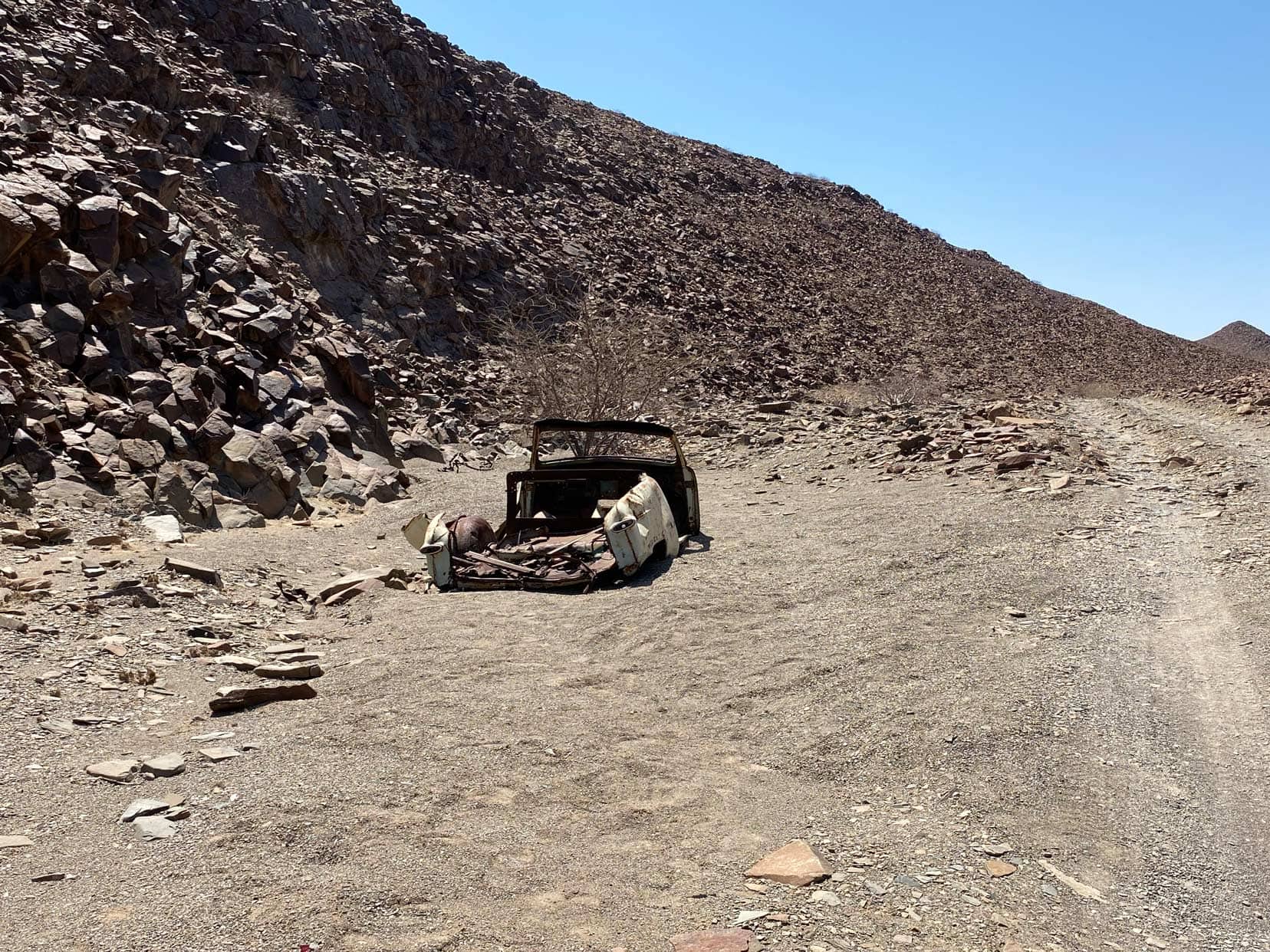 Old-car-wreck,-Ugab-River,-Brandberg-Mine,-Namibia