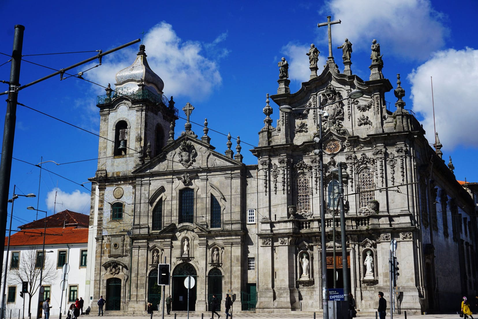 porto's Igreja do Carmo and Carmelites front view 