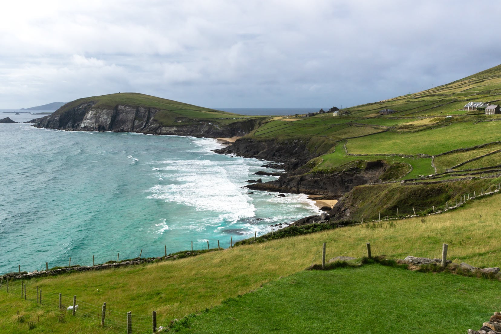 Coumeenole-Bay in amongst looping rocky bays 