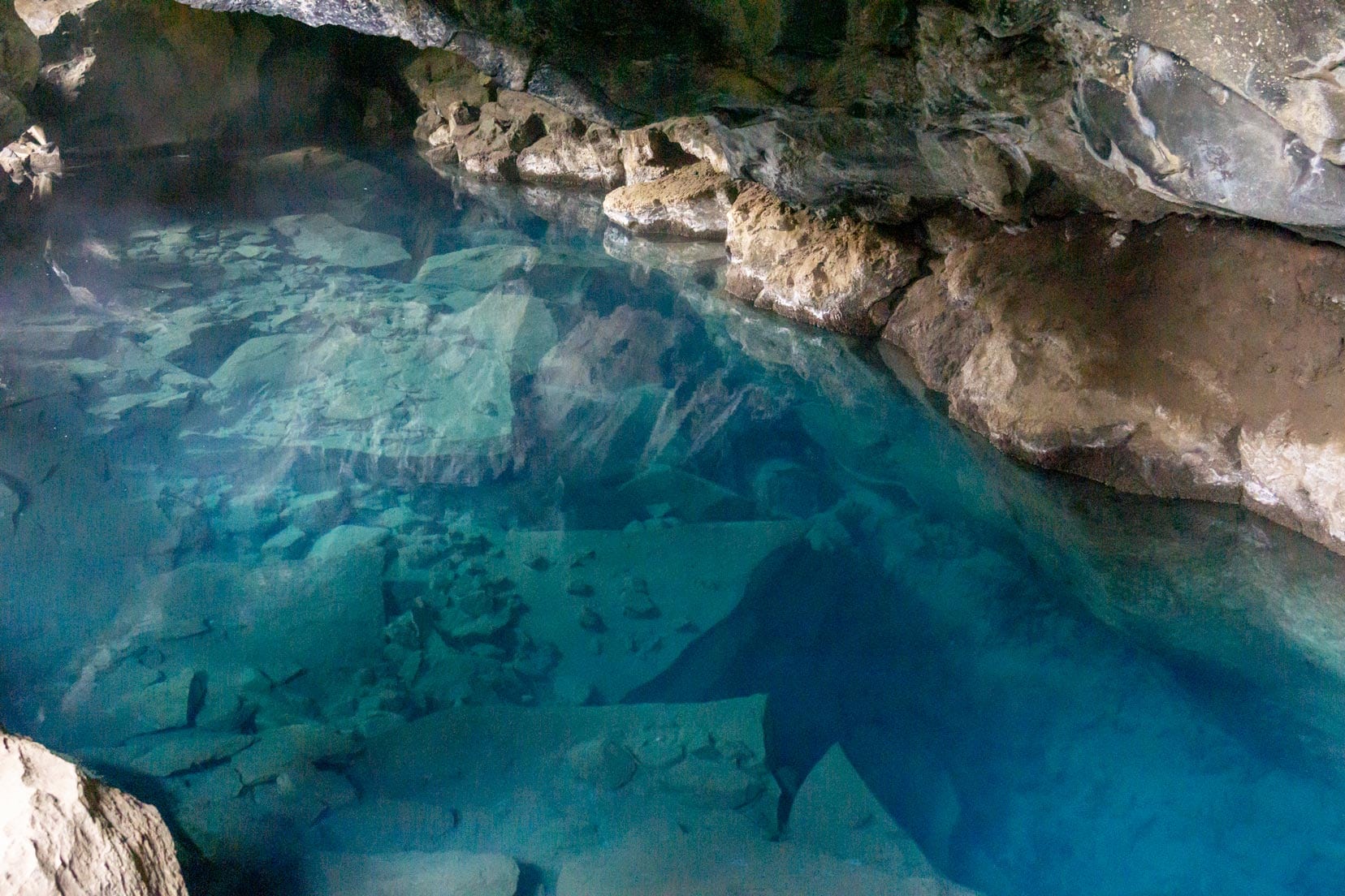Grjotagja-cave
