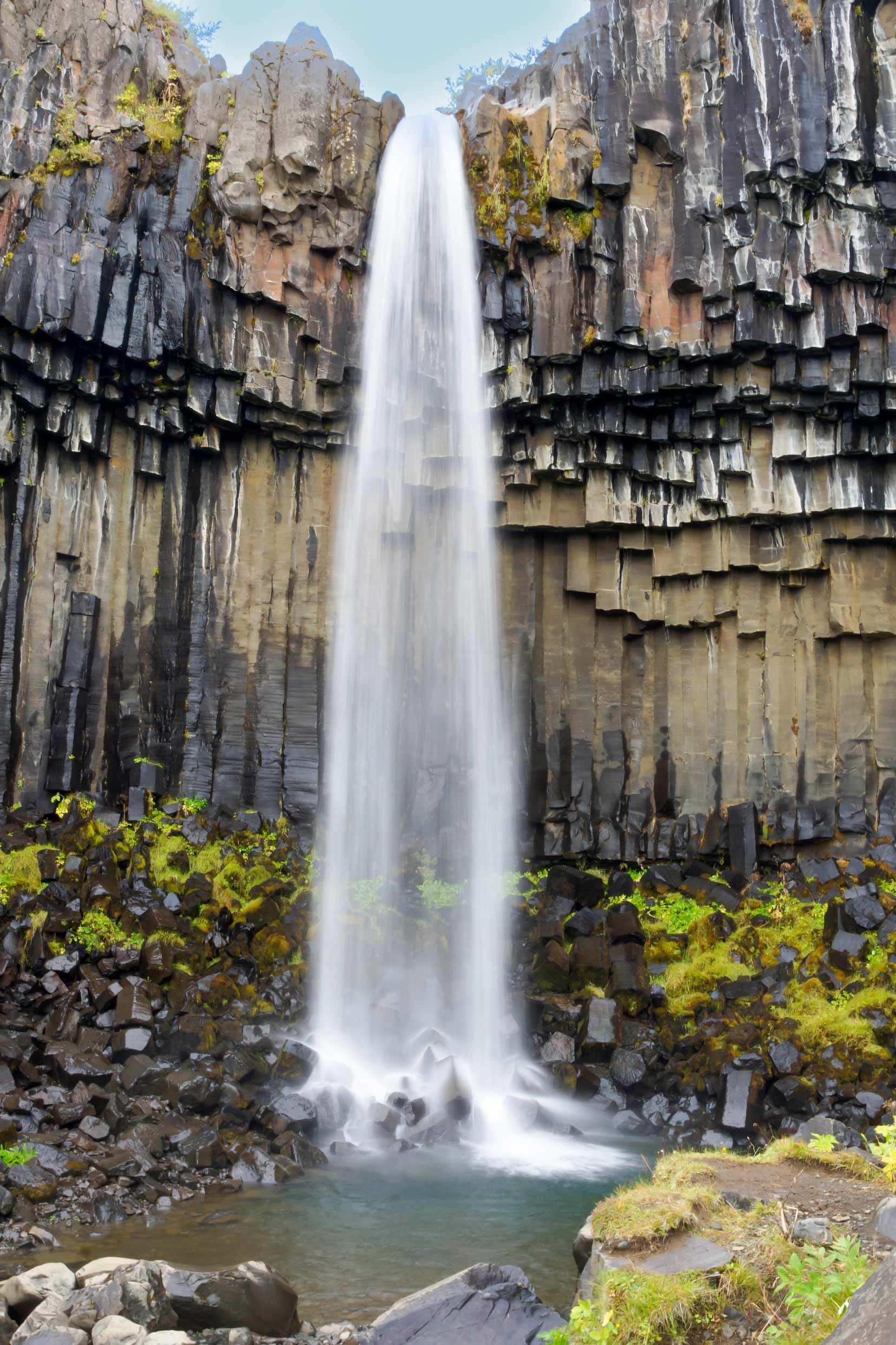 Svartifoss waterfall with block like rocks 