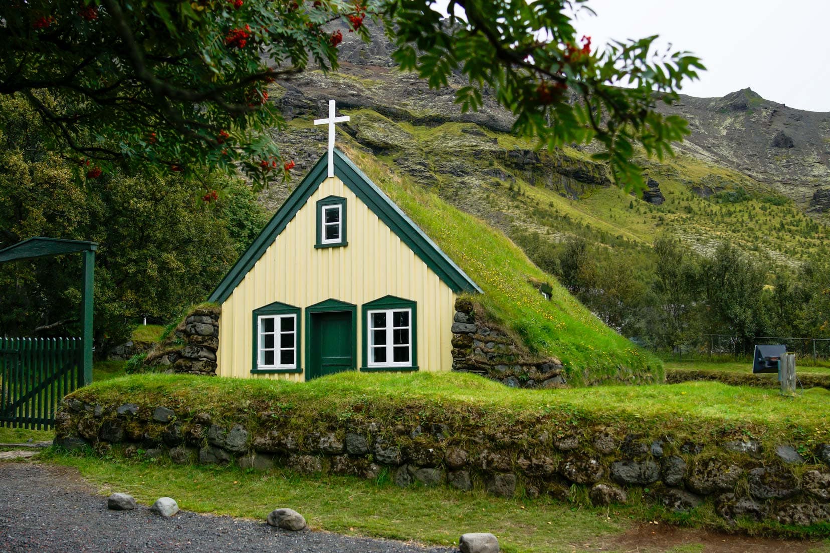 Hofskirkja a house with a green grass roof