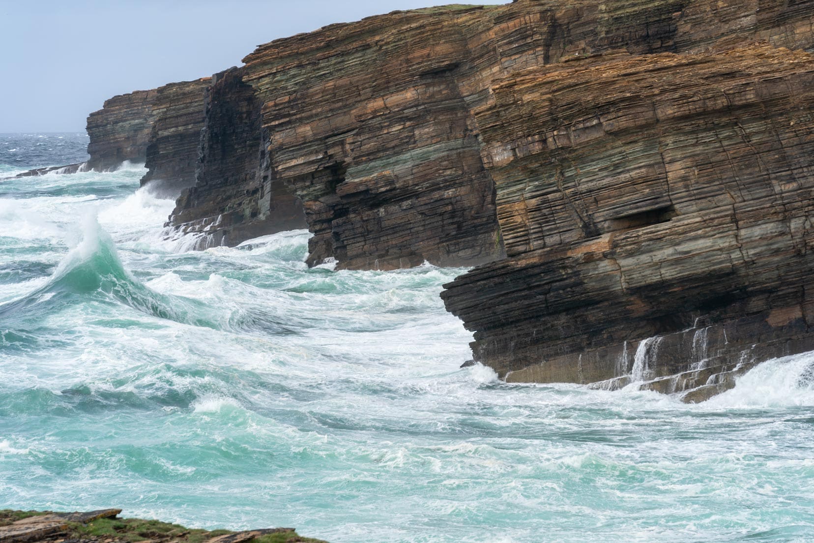 Wild ocean and waves up against rocks at Yesnaby stacks in Orkney