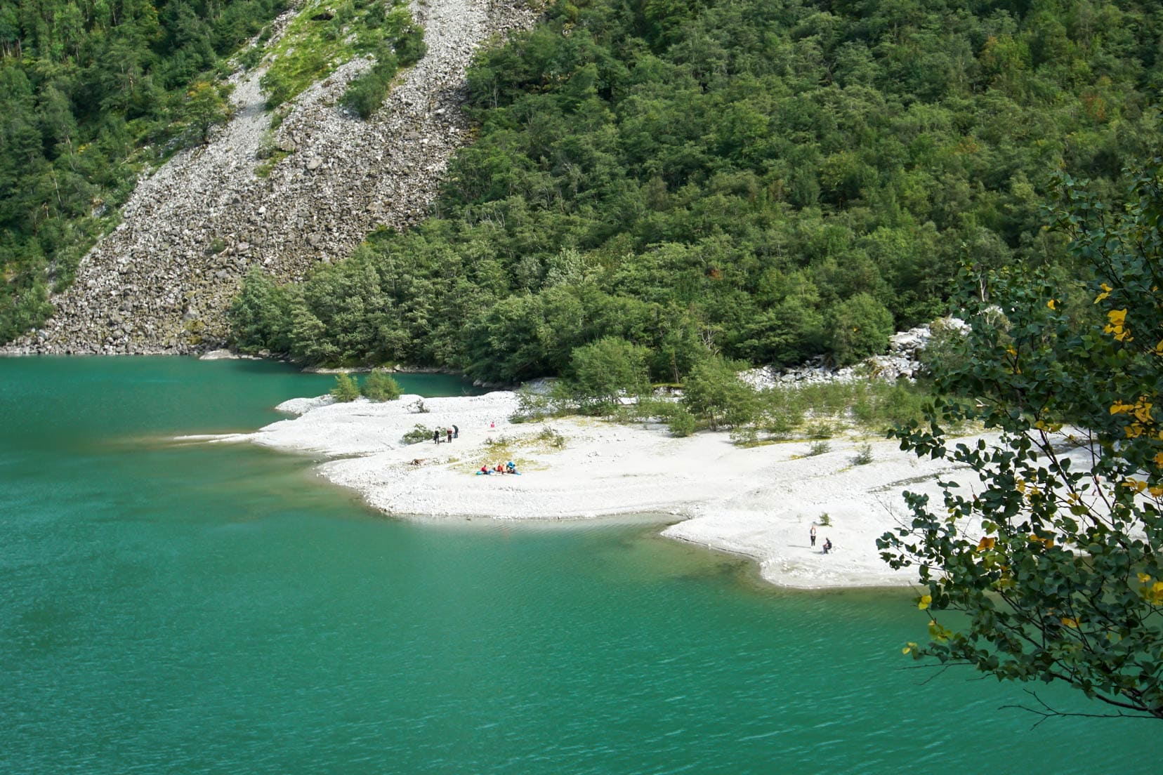 Bondhusvatnet-beach