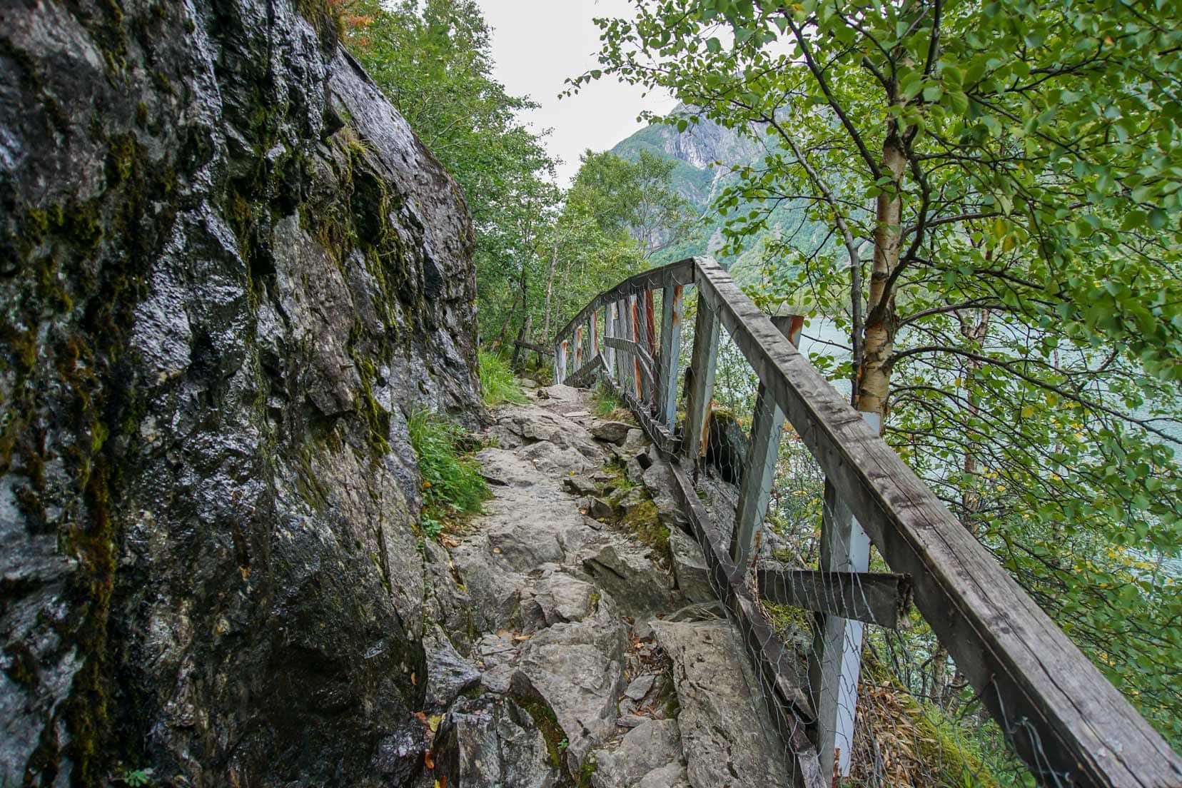 Bondhusvatnet-railings-on-path