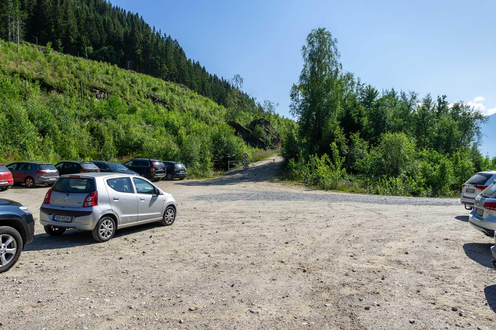 Rote carpark, start of Dronningstien hike