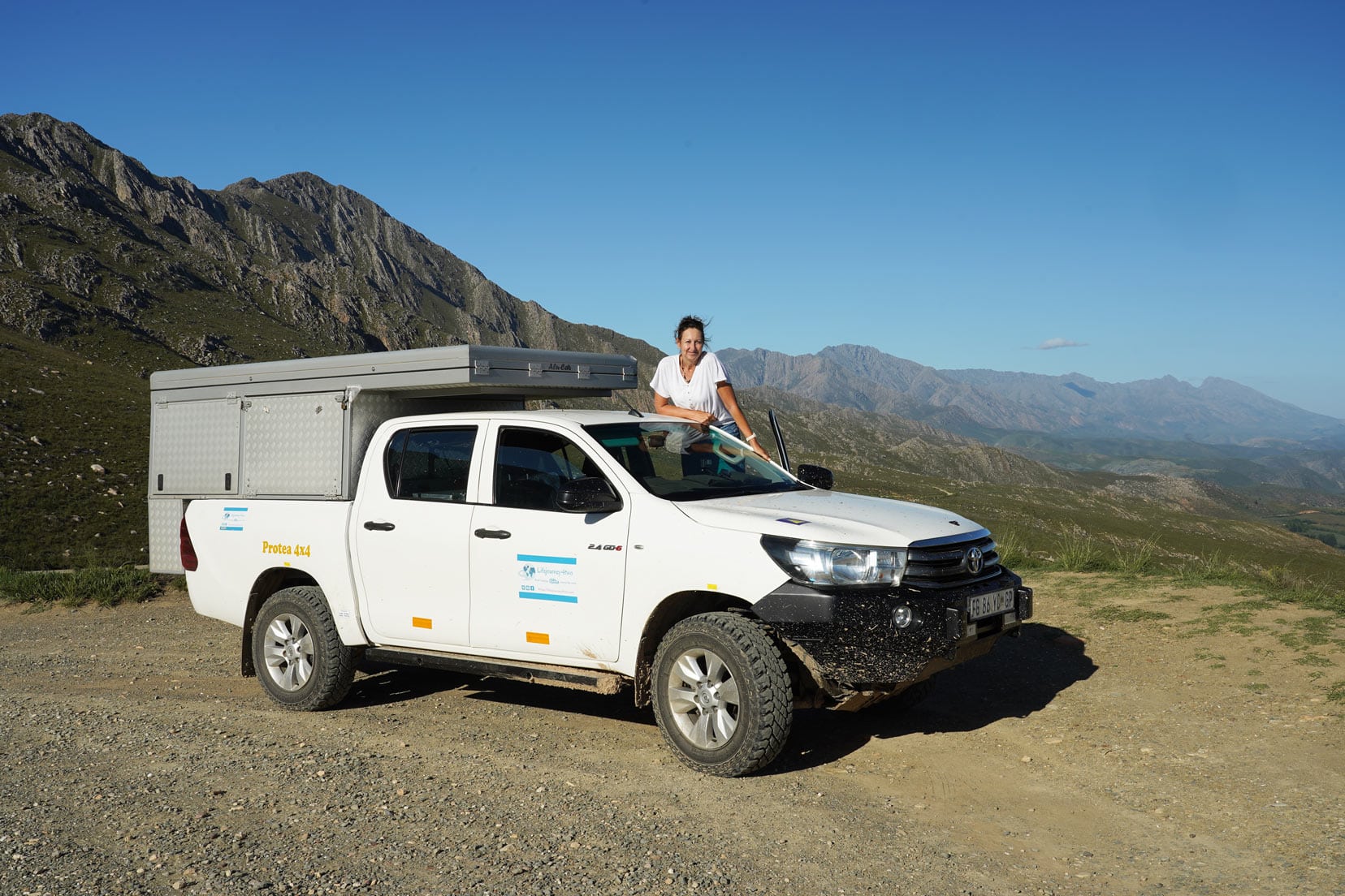 driving-in-south-africa_Swartberg,-Shelley-and-Bucky