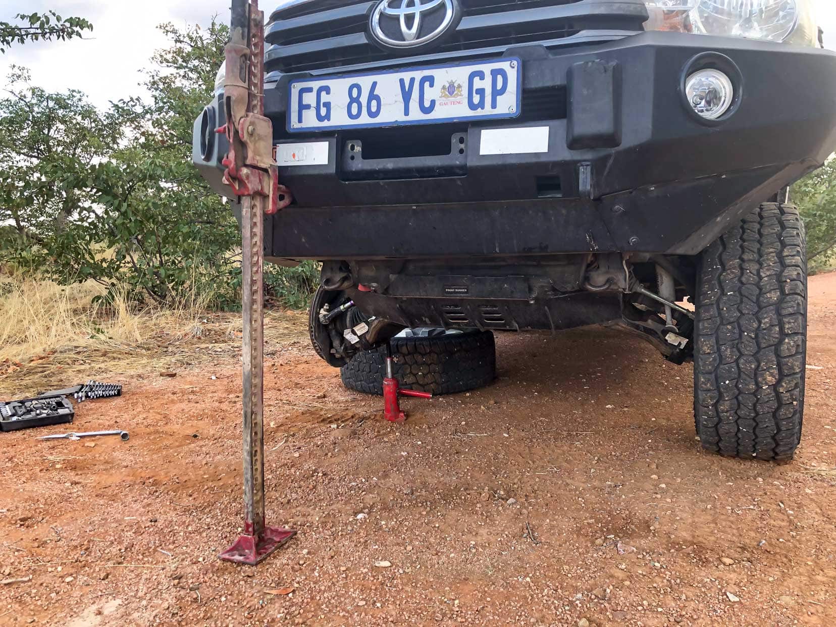 driving-in-south-africa_hilux-up-on-jack