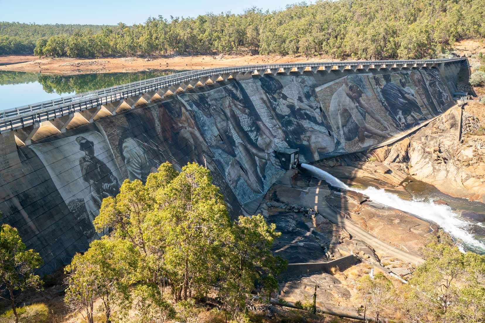 Wellington DAm Mural on the dam wall 